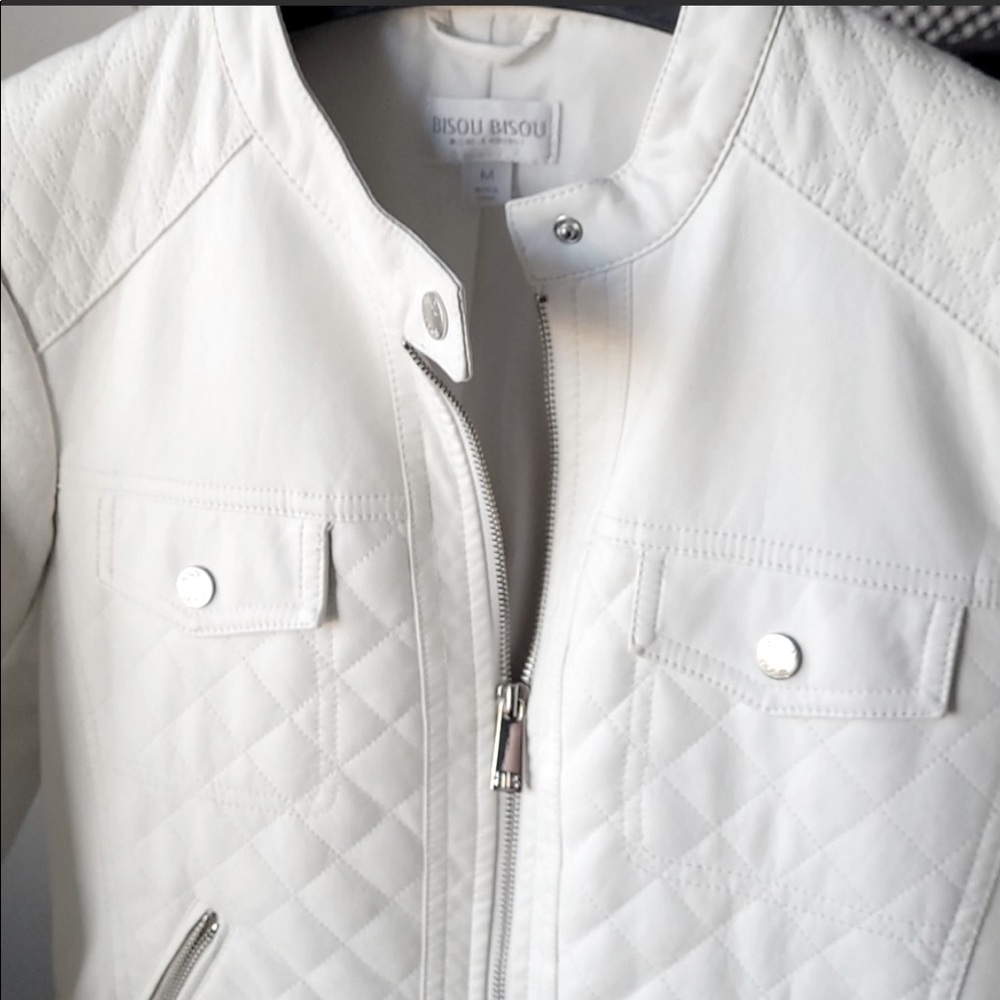 Stunning  white Faux leather jacket. Perfect for this season.  🌬⛄️